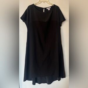 Emmelle 100% Silk Shift dress with a relaxed fit and side pockets size M